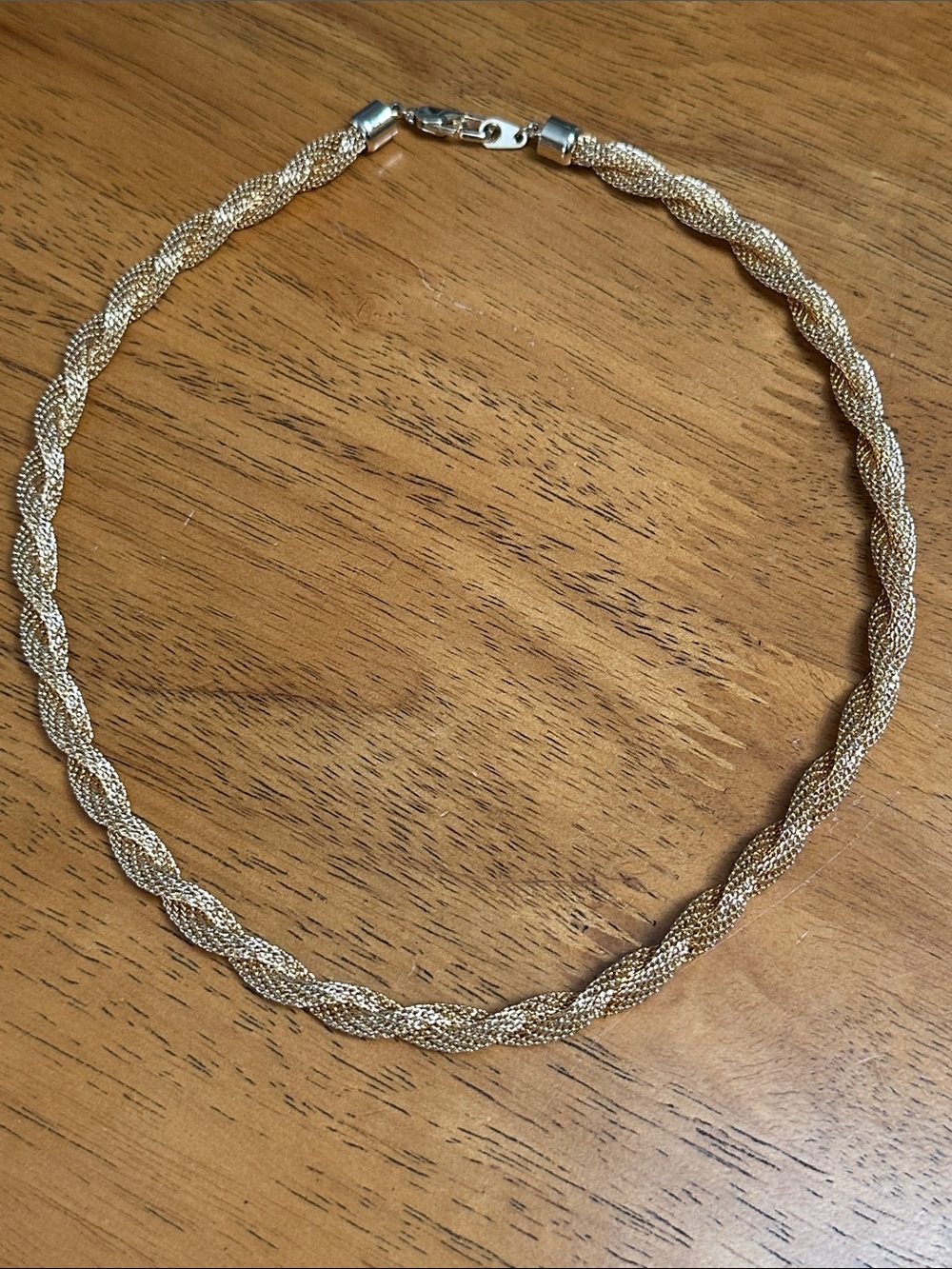 Avon goldtone rope chain. 18”. 80’s vintage. Classic